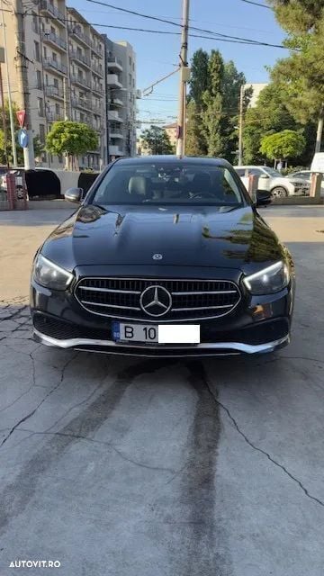 Negru Utilizat 2021 Mercedes E220 Berlinǎ | 31.000 EUR (Super Preț) - Imagine 1/4