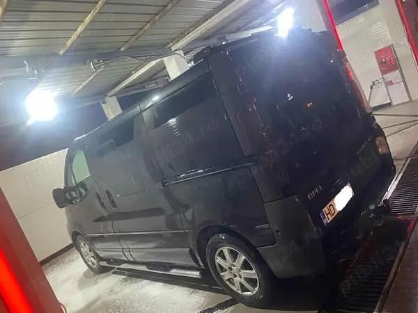 Second-hand Opel Vivaro 150 CP (110 kW) 2005 Negru Monovolum