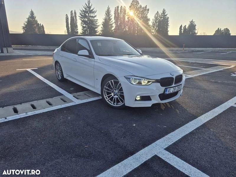 Culoarealb Second-hand 2016 BMW 330e iPerformance Berlinǎ | 14.940 EUR (Preț OK) - Imagine 1/4