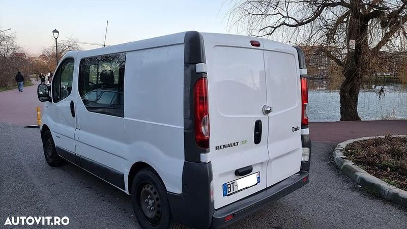 Second-hand Renault Trafic 115 CP (84 kW) 2011 Alb Monovolum