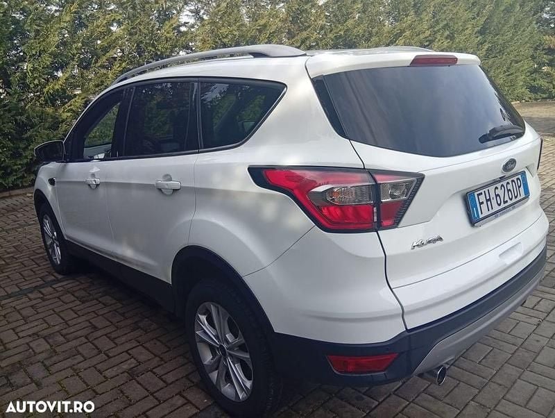 Second-hand Ford Kuga 120 CP (88 kW) 2018 Culoarealb SUV