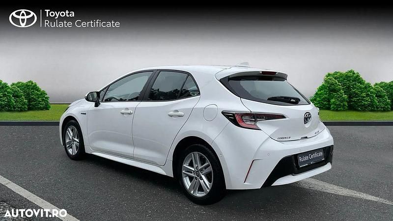 Second-hand Toyota Corolla 122 CP (89 kW) 2021 Culoarealb Hatchback