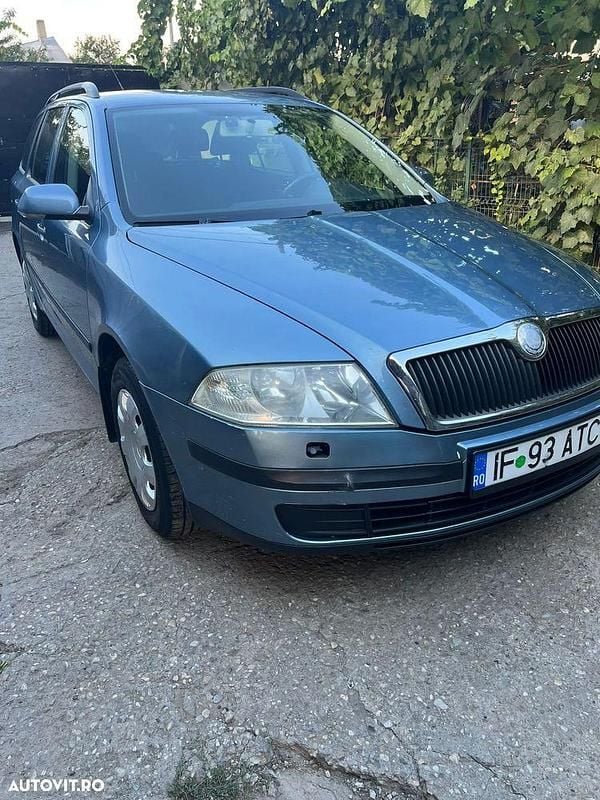 Culoarealbastru Utilizat 2008 Skoda Octavia Elegance Break | 2.400 EUR (Preț bun) - Imagine 1/4