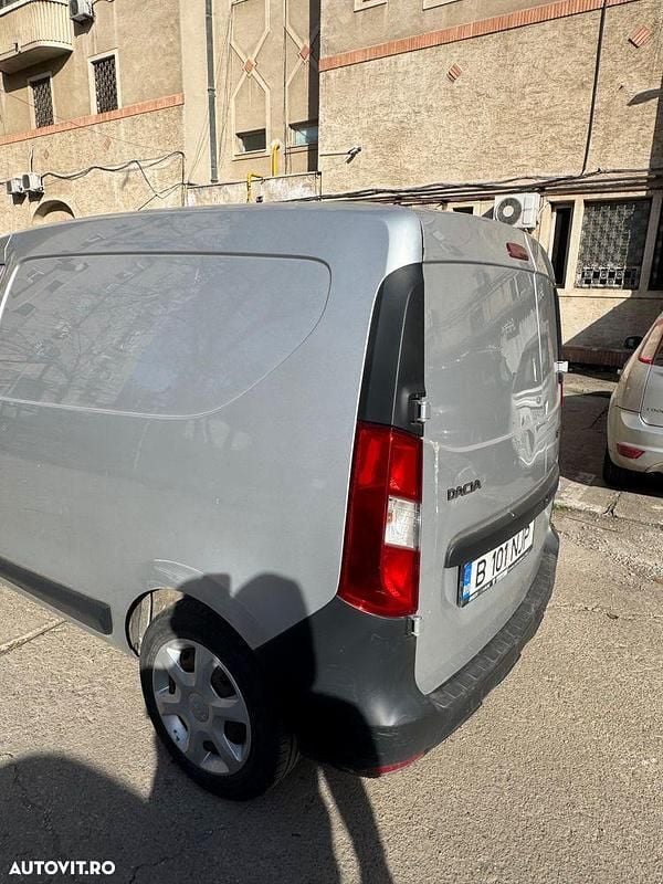 Second-hand Dacia Dokker Lauréate 75 CP (55 kW) 2018 Culoareargint Monovolum