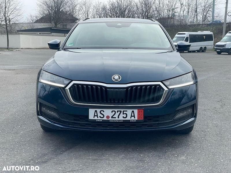 Culoarealbastru Utilizat 2023 Skoda Octavia Break | 13.900 EUR (Super Preț) - Imagine 1/4