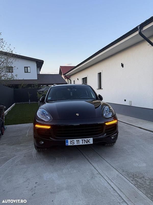 Negru Utilizat 2017 Porsche Cayenne Platinum Edition SUV | 32.050 EUR (Preț OK) - Imagine 1/4