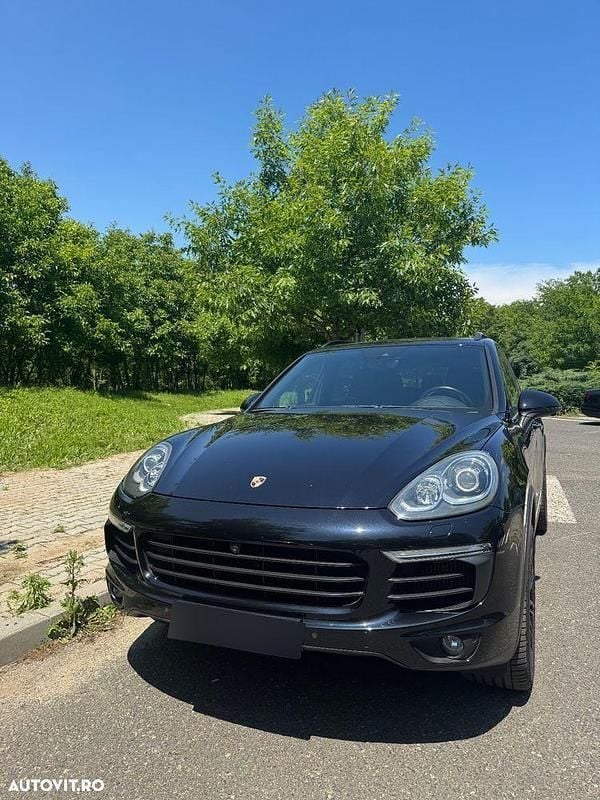 Negru Utilizat 2016 Porsche Cayenne SUV | 29.500 EUR (Preț bun) - Imagine 1/4