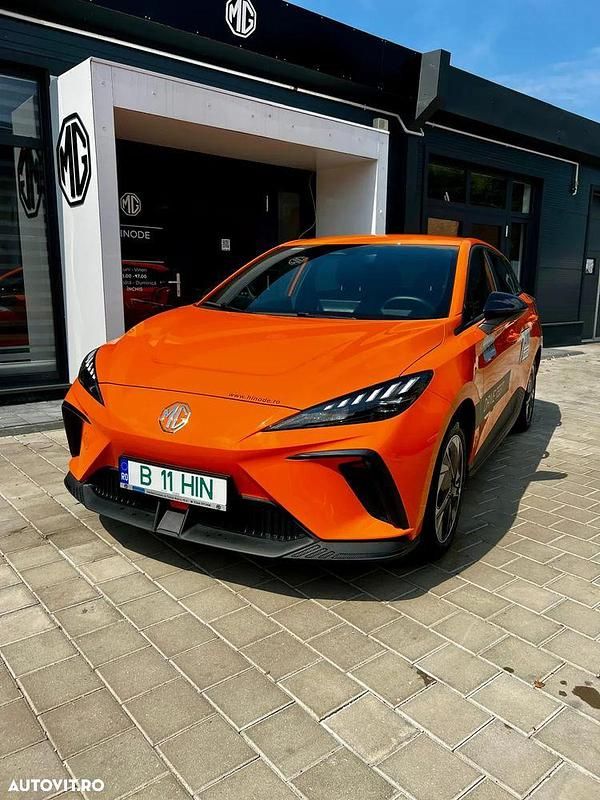 Culoareportocaliu Utilizat 2024 MG MG4 EV Excite Hatchback | 29.900 EUR (Preț OK) - Imagine 1/4