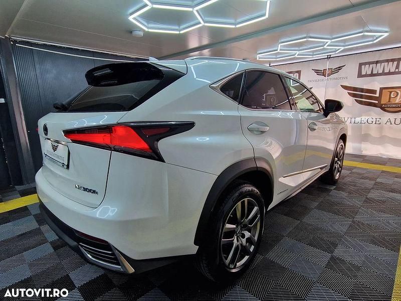 Second-hand Lexus NX300h Business Edition 197 CP (144 kW) 2018 Culoarealb SUV