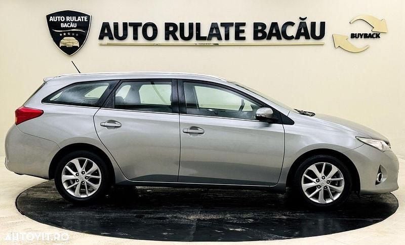 Second-hand Toyota Auris 90 CP (66 kW) 2013 Gri Hatchback