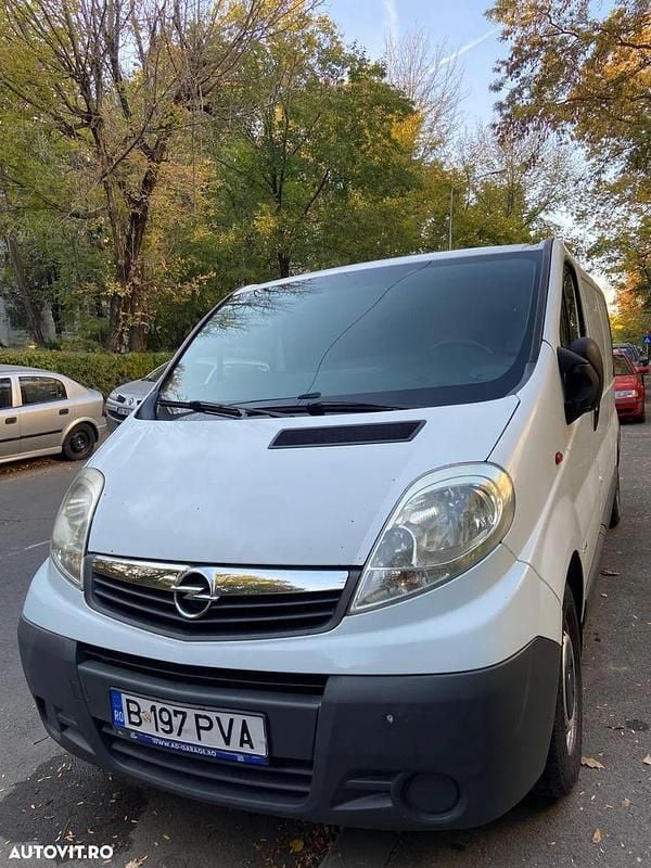 Culoarealb Utilizat 2009 Opel Vivaro Van | 6.900 EUR (Preț OK) - Imagine 1/4