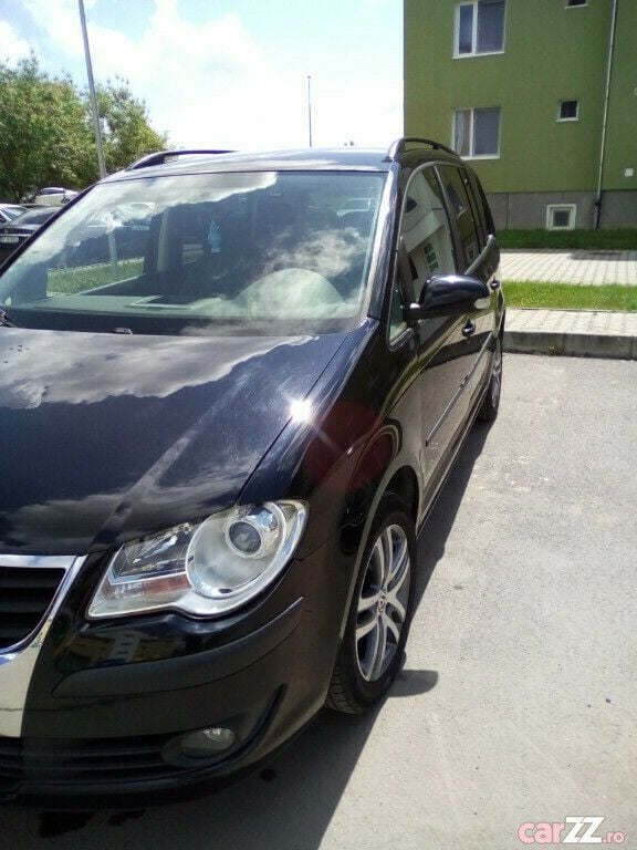 Second-hand VW Touran 105 CP (77 kW) 2009 Negru Monovolum