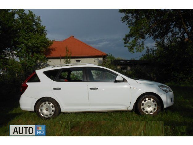 Second-hand Kia Ceed 109 CP (80 kW) 2009 Alb Hatchback