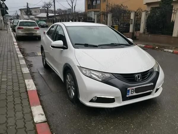 Alb Second-hand 2013 Honda Civic Hatchback | 6.990 EUR (Super Preț) - Imagine 1/4