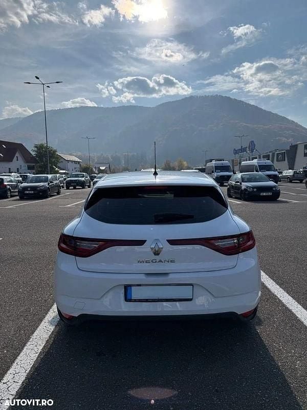 Culoarealb Utilizat 2017 Renault Mégane IV Intens Hatchback | 8.599 EUR (Preț OK) - Imagine 1/3