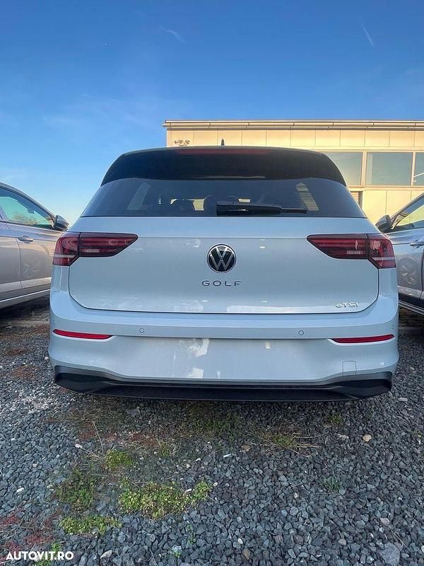 Nouă VW Golf VIII Life 115 CP (84 kW) 2025 Culoarealbastru Hatchback