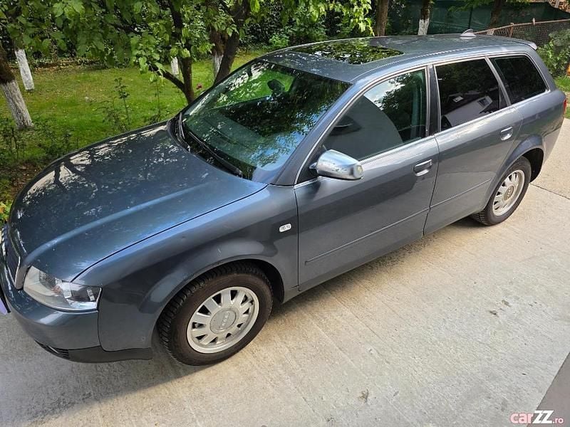 Gri Utilizat 2002 Audi A4 Hatchback | 1.900 EUR (Preț bun) - Imagine 1/4