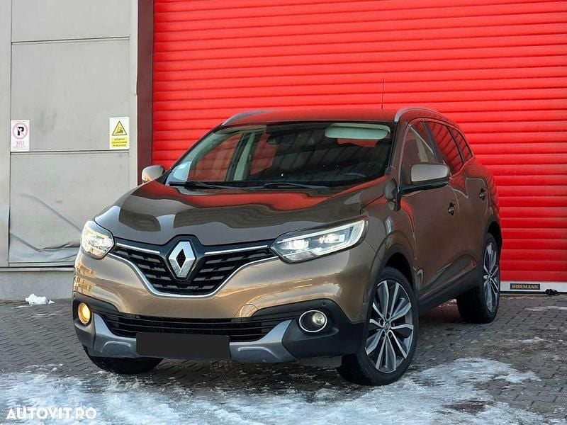 Culoaremaro Utilizat 2015 Renault Kadjar Collection SUV | 9.999 EUR (Preț bun) - Imagine 1/4
