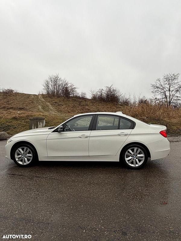 Second-hand BMW 328 Sport Line 245 CP (180 kW) 2013 Culoarealb Berlinǎ