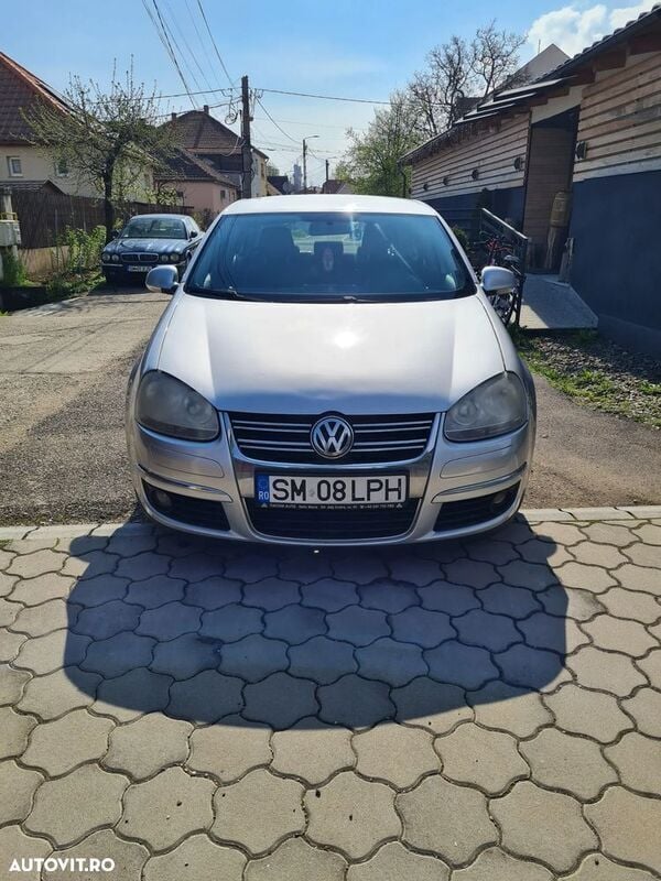 Gri Utilizat 2009 VW Jetta Highline Berlinǎ | 2.900 EUR (Preț bun) - Imagine 1/4