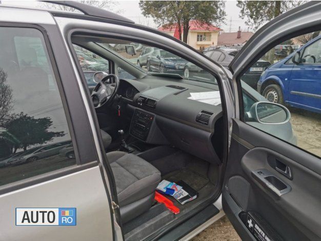 Second-hand VW Sharan 115 CP (84 kW) 2006 Argintiu Monovolum