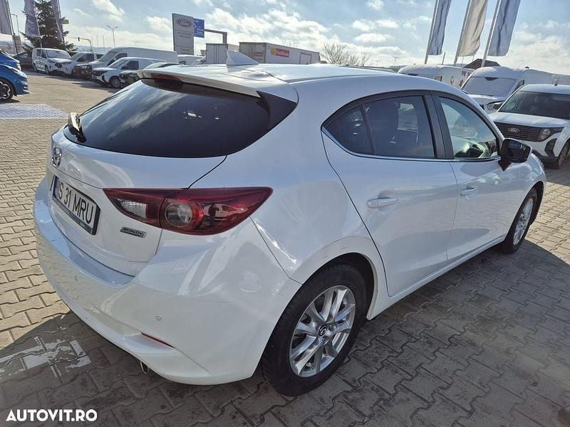 Second-hand Mazda 3 Center-Line 120 CP (88 kW) 2017 Culoarealb Hatchback