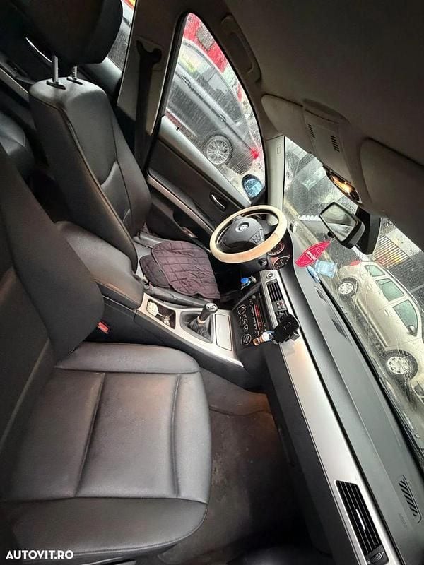 Second-hand BMW 318 122 CP (89 kW) 2007 Culoarenegru Berlinǎ