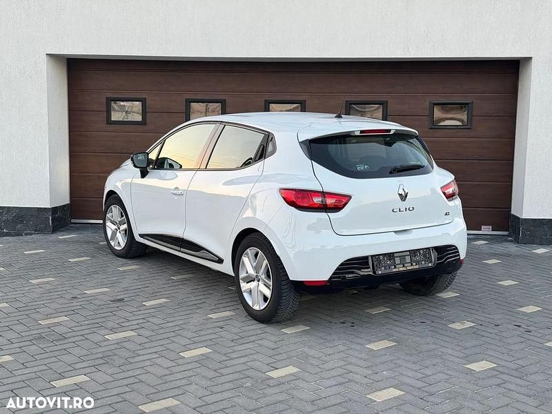 Second-hand Renault Clio IV Dynamique 90 CP (66 kW) 2014 Culoarealb Hatchback