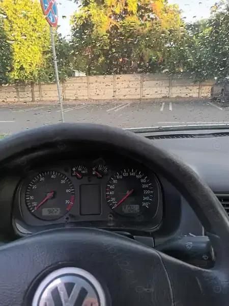 Utilizat 2003 VW Bora Berlinǎ | 1.300 EUR (Preț OK) - Imagine 1/4