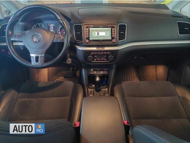 Second-hand VW Sharan 140 CP (102 kW) 2011 Negru Monovolum