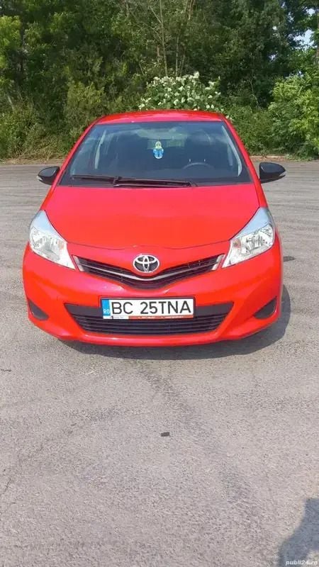 Rosu Utilizat 2013 Toyota Yaris Hatchback | 5.950 EUR - Imagine 1/4