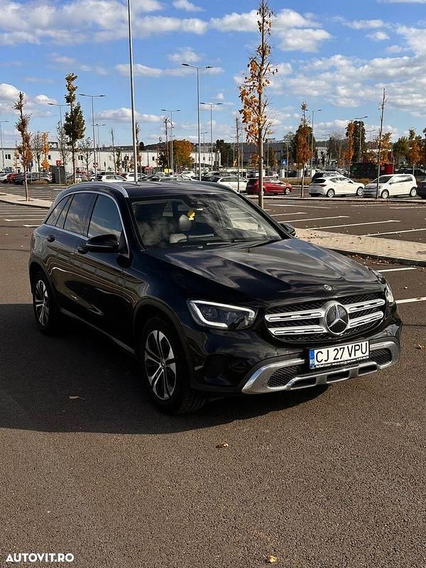 Second-hand Mercedes GLC200 163 CP (119 kW) 2019 Culoarenegru SUV