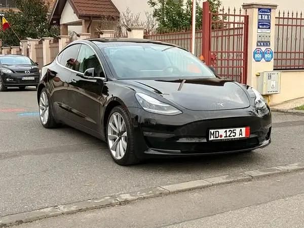Negru Second-hand 2019 Tesla Model 3 Berlinǎ | 19.900 EUR (Preț OK) - Imagine 1/4