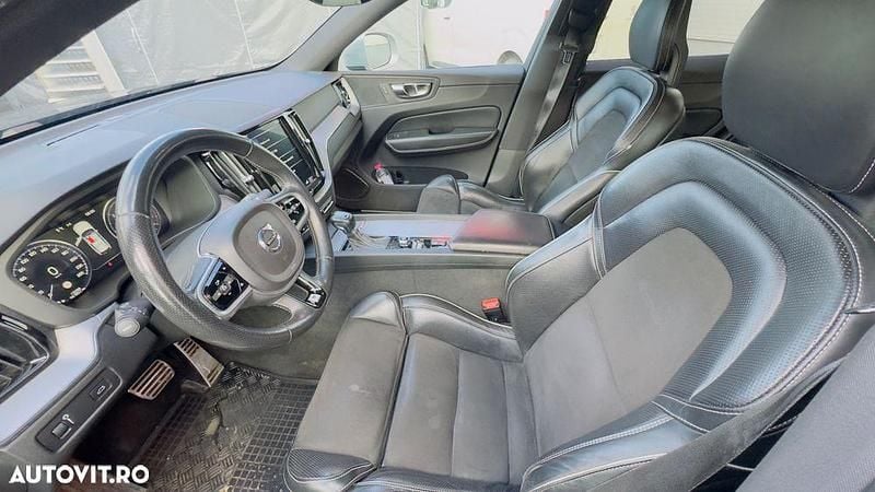 Second-hand Volvo XC60 R-Design 235 CP (172 kW) 2018 Culoarenegru SUV