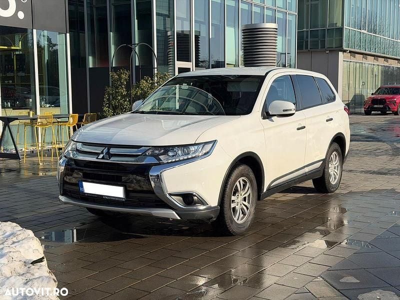 Second-hand Mitsubishi Outlander Intense 150 CP (110 kW) 2016 Culoarealb SUV