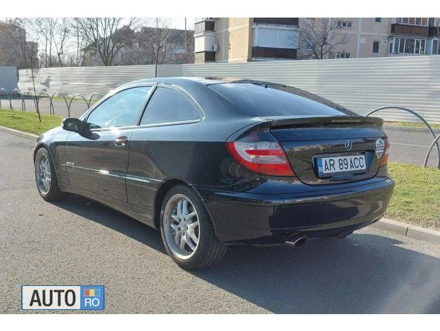 Second-hand Mercedes C180 140 CP (102 kW) 2004 Negru Coupe