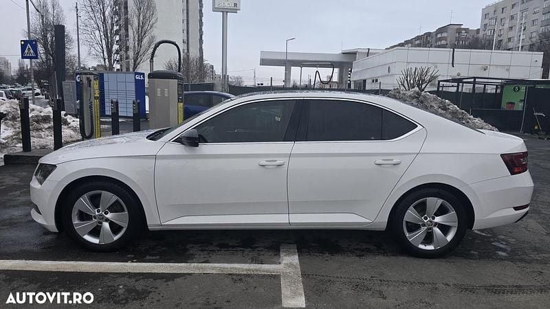 Second-hand Skoda Superb Ambition 150 CP (110 kW) 2017 Culoarealb Berlinǎ