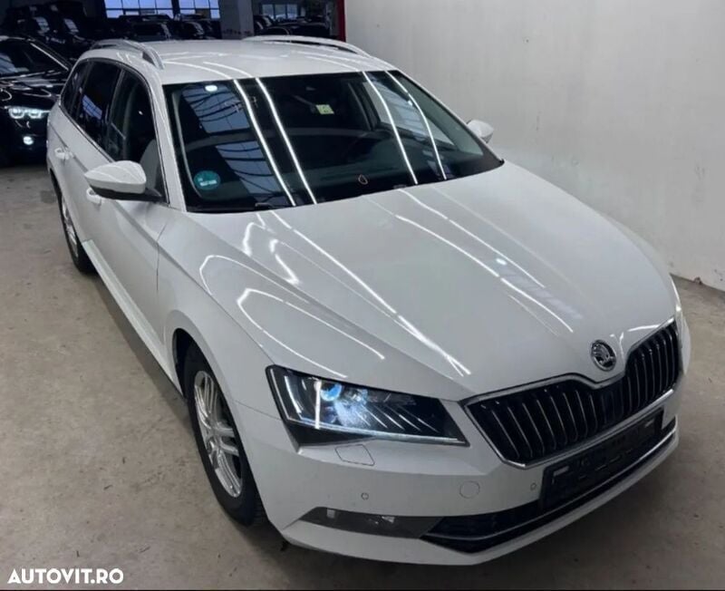 Alb Utilizat 2018 Skoda Superb Style Break | 16.290 EUR (Preț bun) - Imagine 1/4