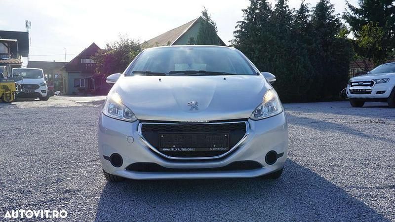 Gri Utilizat 2013 Peugeot 208 Active Hatchback | 4.990 EUR (Preț OK) - Imagine 1/4
