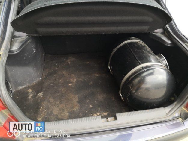 Second-hand Mitsubishi Carisma 101 CP (74 kW) 2001 Albastru Hatchback