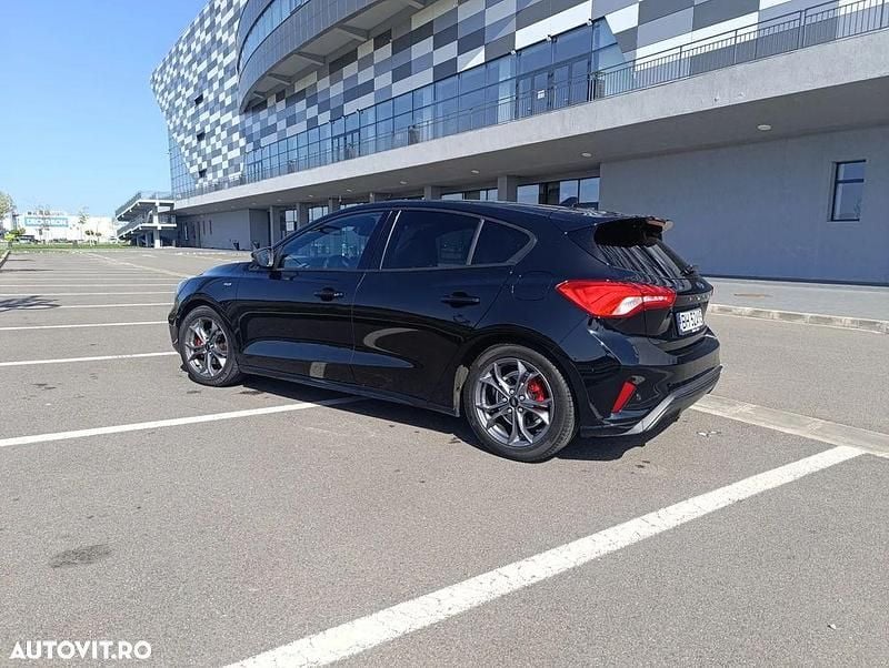 Second-hand Ford Focus ST-Line 125 CP (91 kW) 2019 Culoarenegru Hatchback