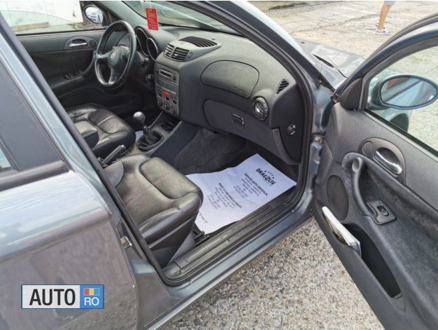 Second-hand Alfa Romeo 147 115 CP (84 kW) 2004 Gri Hatchback