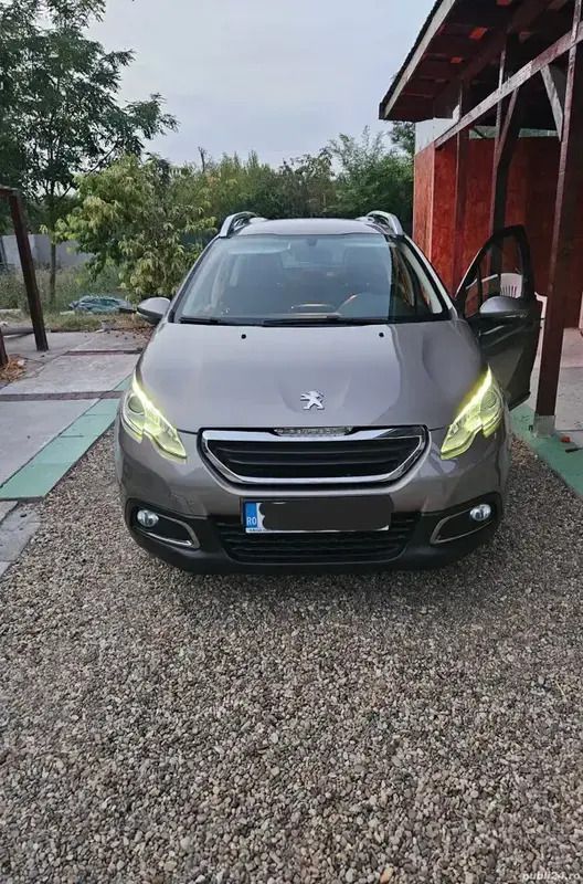 Auriu Utilizat 2016 Peugeot 2008 SUV | 5.650 EUR (Super Preț) - Imagine 1/3