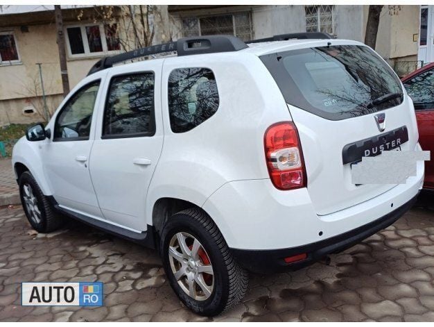 Alb Utilizat 2018 Dacia Duster SUV | 8.000 EUR (Super Preț) - Imagine 1/1