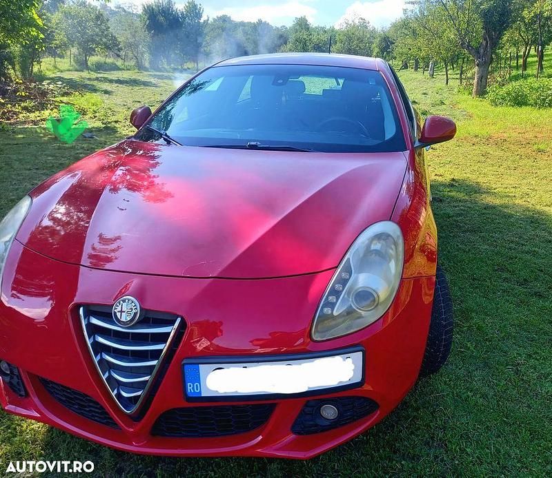 Culoarerosu Utilizat 2012 Alfa Romeo Giulietta Distinctive Hatchback | 5.500 EUR (Preț bun) - Imagine 1/4