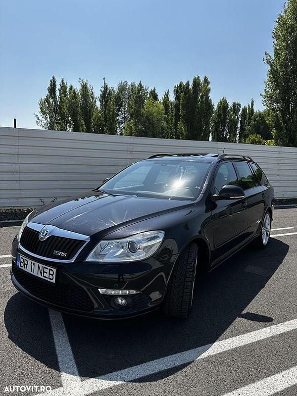Culoarenegru Utilizat 2012 Skoda Octavia RS Break | 5.950 EUR (Preț bun) - Imagine 1/4