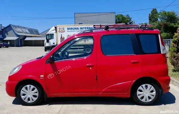 Rosu Utilizat 2001 Toyota Yaris Verso Monovolum | 1.350 EUR - Imagine 1/4