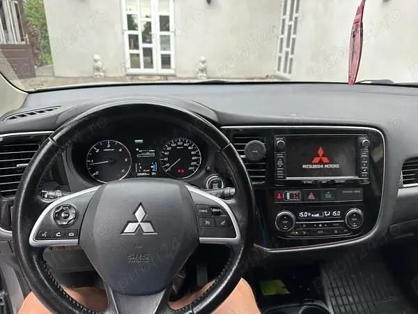 Utilizat 2016 Mitsubishi Outlander SUV | 11.200 EUR (Preț OK) - Imagine 1/4