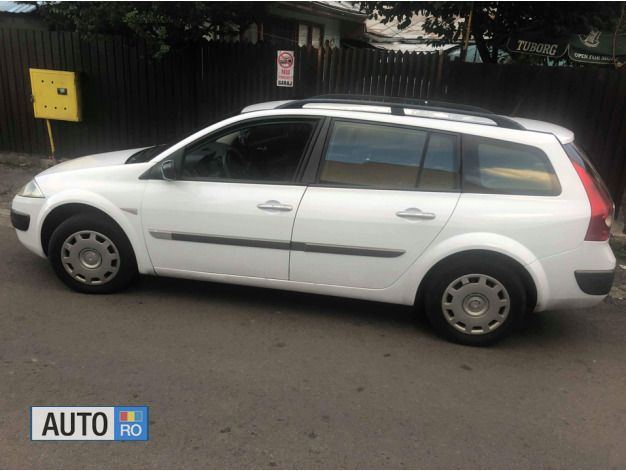 Alb Utilizat 2005 Renault Mégane GrandTour Break | 1.800 EUR - Imagine 1/4