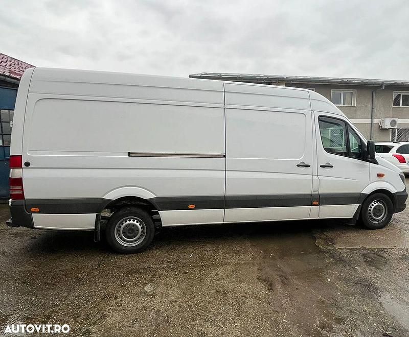 Second-hand Mercedes Sprinter 163 CP (119 kW) 2018 Culoarealb Van